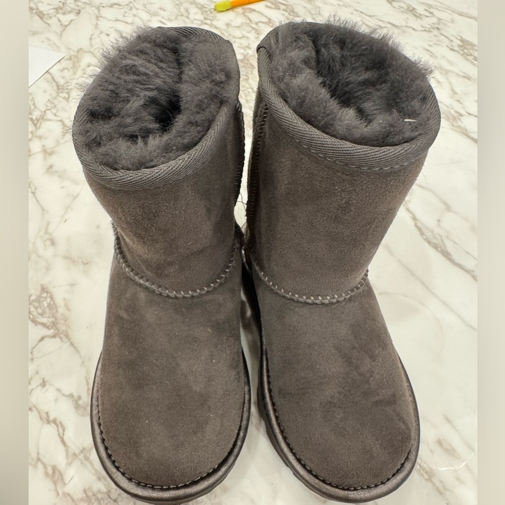 Ugg boots size 9 girls toddler